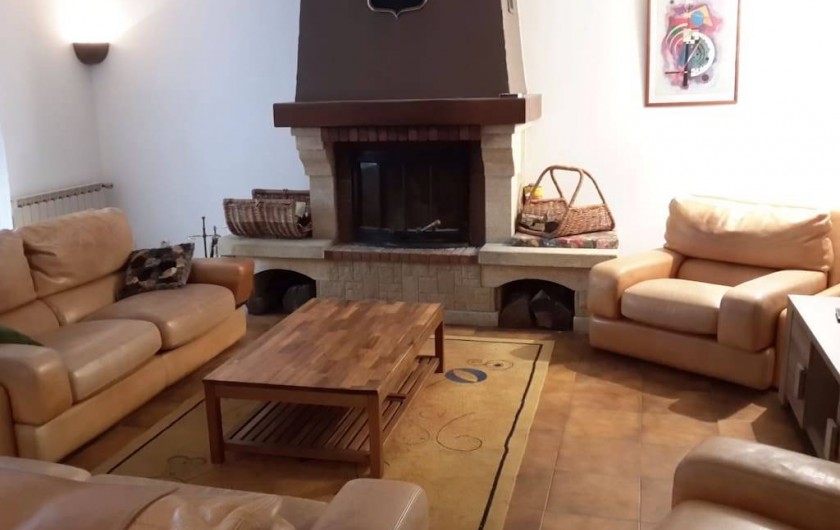 Location de vacances - Villa à Le Revest-les-Eaux - Salon - salle à manger  qui donne sur une veranda