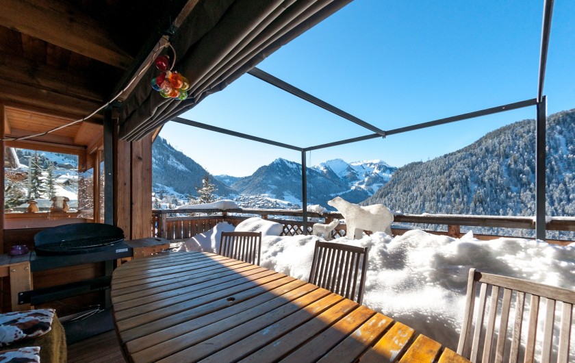 Location de vacances - Chalet à Châtel - terrasse l'hiver