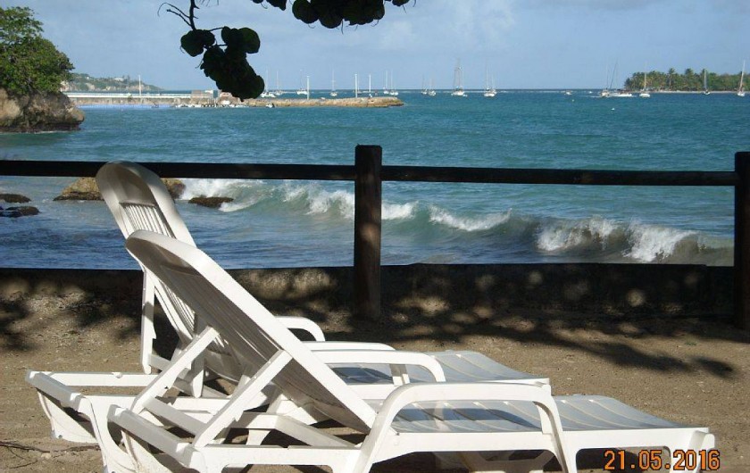 Location de vacances - Studio à Le Gosier - Douceur de vivre dans un cadre exceptionnel, votre balcon privé sur la mer