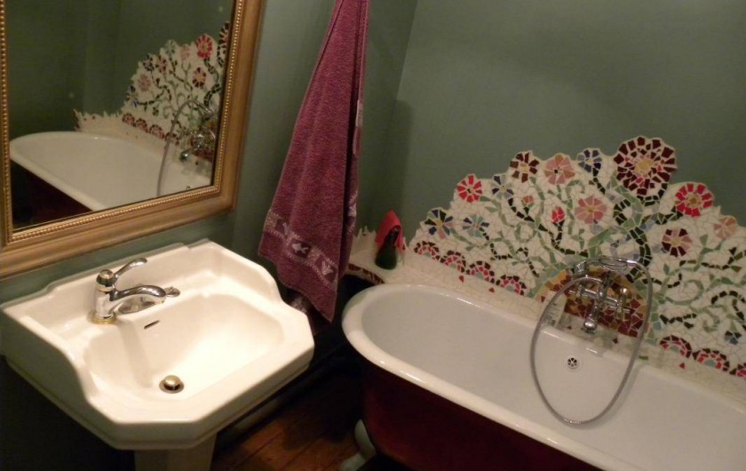 Location de vacances - Maison - Villa à Castéra-Verduzan - la salle de bain de la chambre rouge