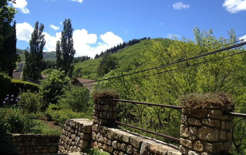 Location de vacances - Villa à Thueyts - vue panoramique de la terrasse sur la belle montagne belles randonnées