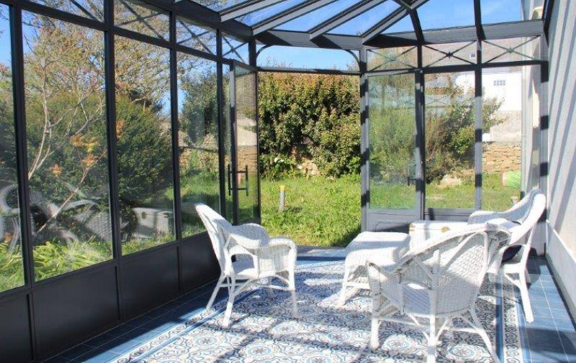 Location de vacances - Villa à Primelin - Véranda de style victorien signée Turpin-Longueville. Carreaux de ciments.
