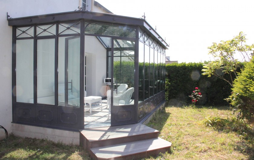 Location de vacances - Villa à Primelin - Véranda de style victorien par Turpin-Longueville. 18m². Orientée NORD.