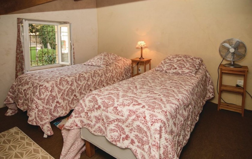 Location de vacances - Villa à Navacelles - Chambre 3 sous les toits (plafond mansardé)