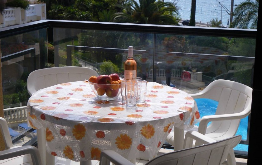 Location de vacances - Appartement à Cannes la Bocca - pour déjeuner sur votre terrasse