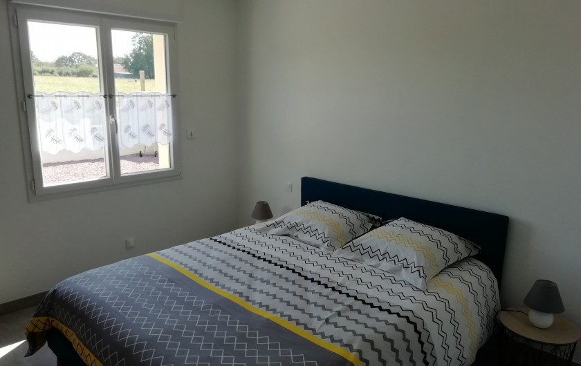 Location de vacances - Gîte à Gonfreville - Chambre au rez-de-chaussée avec lit 160x200 et petit dressing