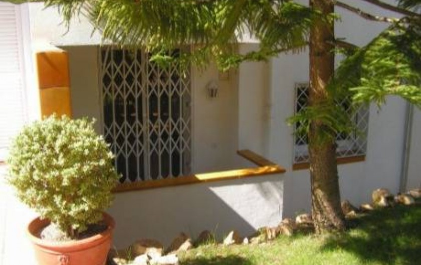 Location de vacances - Appartement à Platja d'Aro - Façade Nord avec entrée