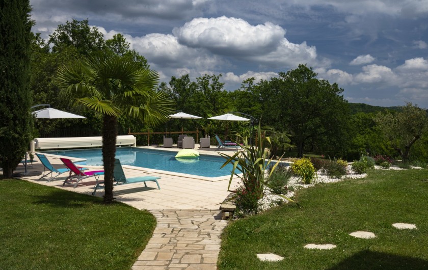 Location de vacances - Chambre d'hôtes à Simeyrols - Piscine