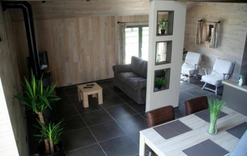 Location de vacances - Gîte à Wodecq - Salon, salle à manger et cuisine  sur plus de 60 m². Espace très lumineux.