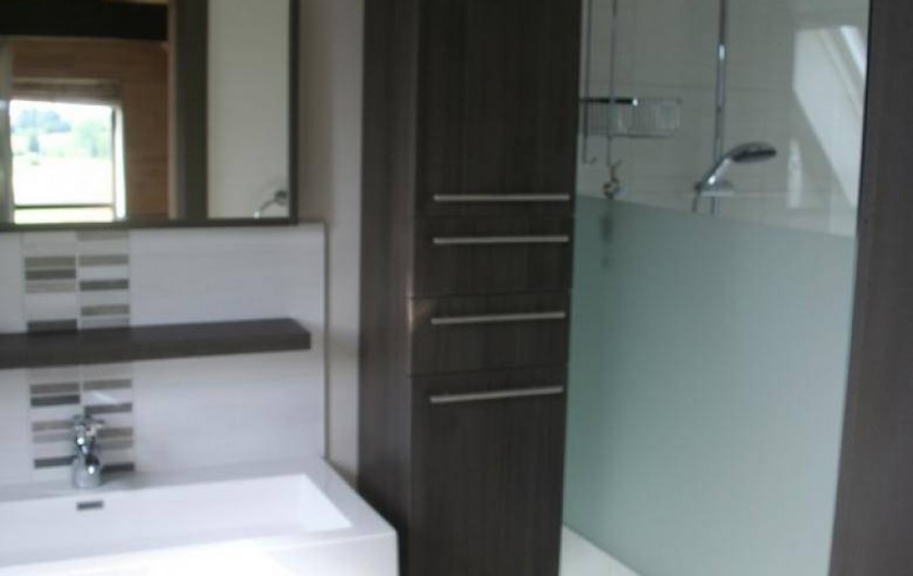 Location de vacances - Gîte à Wodecq - Salle de bain neuve (8 m²) avec douche italienne  et jets pluie.
