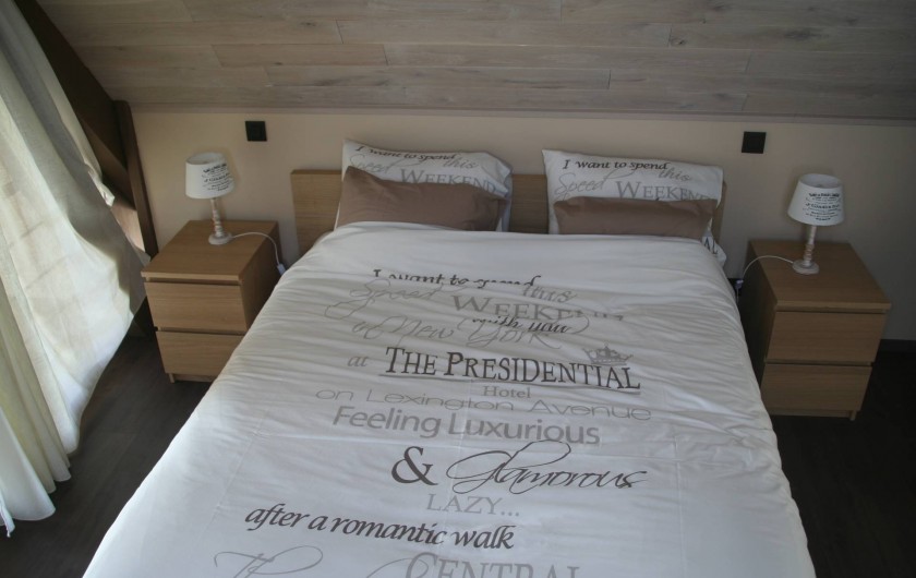 Location de vacances - Gîte à Wodecq - Literie de haute qualité , plusieurs oreillers à disposition.