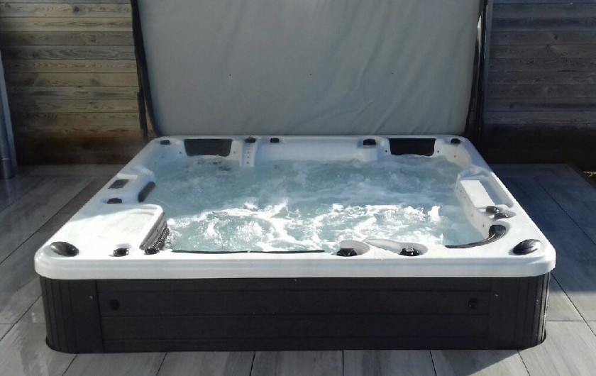 Location de vacances - Villa à Créances - Jacuzzi-spa entièrement privatif 7 places chauffé à 38 degrés