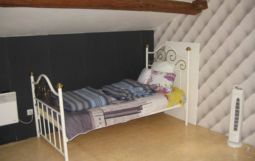Location de vacances - Gîte à Isle-sur-Marne - chambre lit de 90 cms