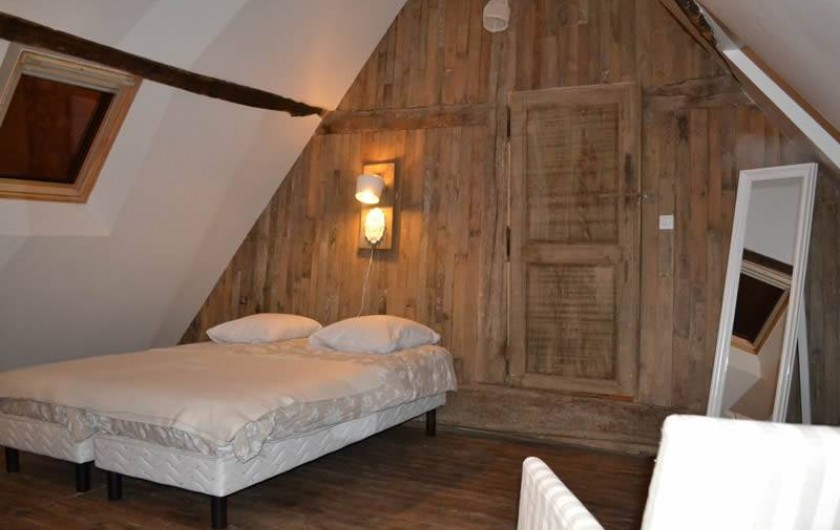 Location de vacances - Gîte à La Baconnière - Chambre 1er étage avec salle de bains (baignoire)