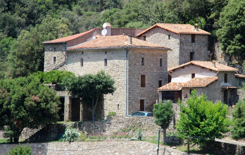 Location de vacances - Gîte à Notre-Dame-de-la-Rouvière - Vue générale extérieure