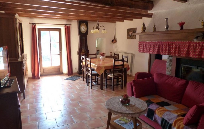 Location de vacances - Gîte à Notre-Dame-de-la-Rouvière - Vue d'ensemble séjour, salon