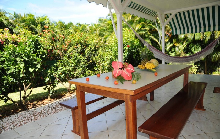 Location de vacances - Bungalow - Mobilhome à Le François - une des terrasses des bungalows.