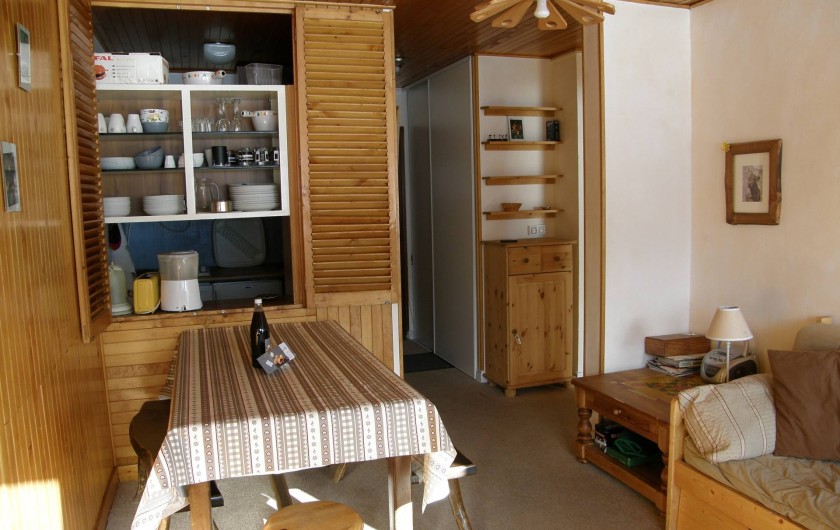 Location de vacances - Appartement à Le Lavachet - Coin salle à manger avec passe plat sur la cuisine