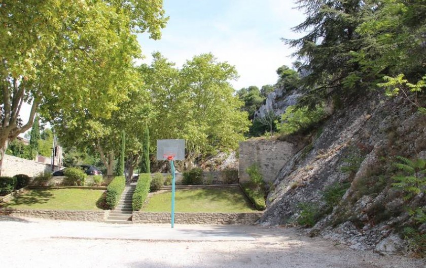 Location de vacances - Appartement à Robion - Parking au pied du Luberon