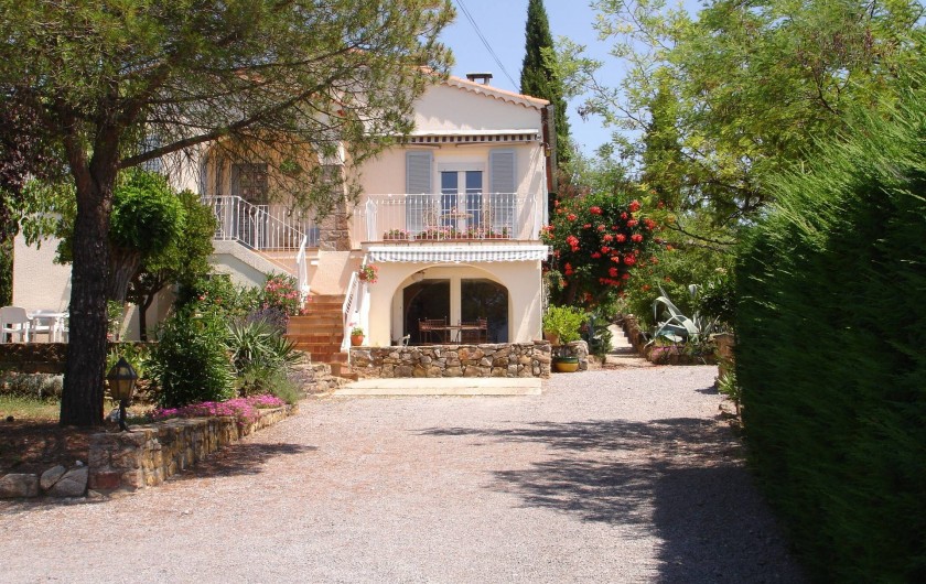 Location de vacances - Gîte à Les Assions - entrée de la propriétée