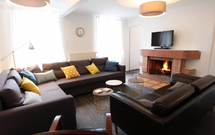 Location de vacances - Villa à Moux-en-Morvan - salon autour de la cheminée
