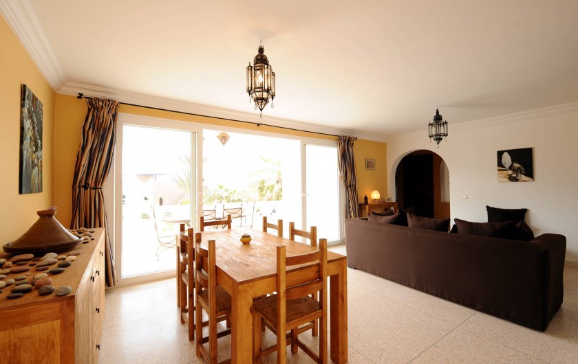 Location de vacances - Villa à Mirleft - Le salon et la salle à manger