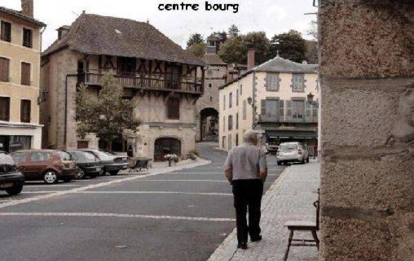 Location de vacances - Gîte à Châteldon - Vue du bourg