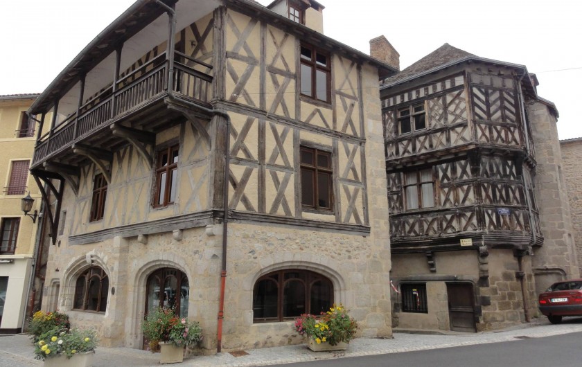 Location de vacances - Gîte à Châteldon - Vue sur le quartier médiéval
