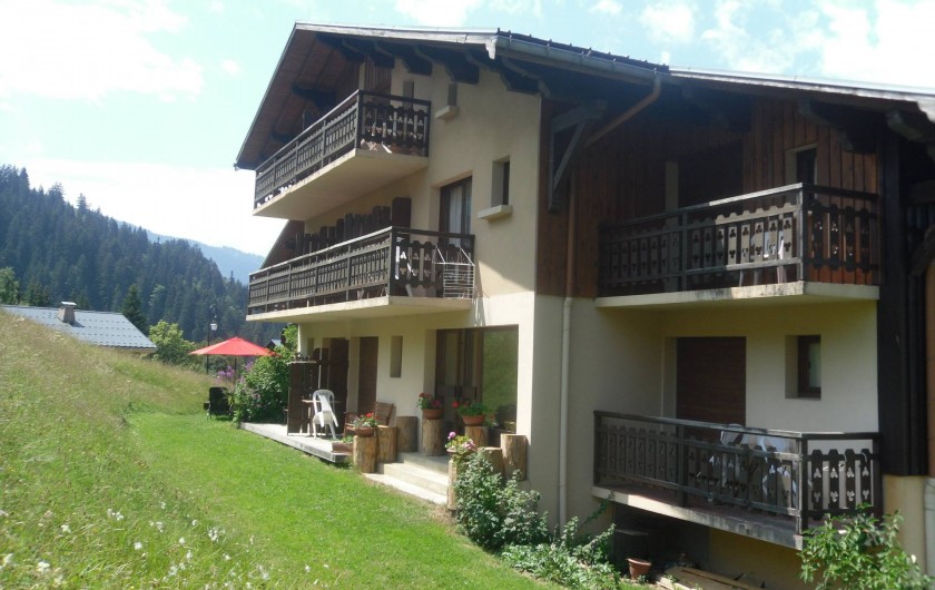 Location de vacances - Chalet à Cohennoz - COTE EST DU CHALET EN ETE
