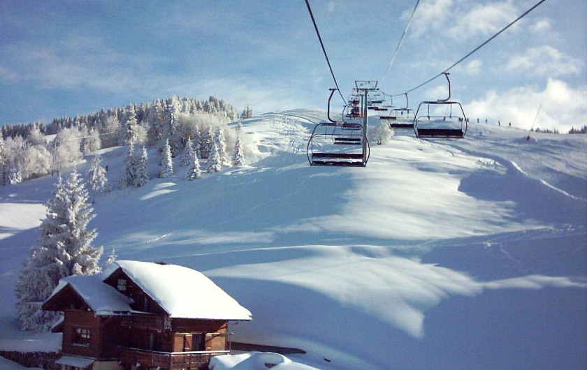 Location de vacances - Chalet à Cohennoz - TELESIEGE ET PISTES JUSTE A COTE DU CHALET