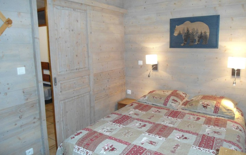 Location de vacances - Chalet à Cohennoz - LE PERCE NEIGE (n°6) - Appartement 5 pers- Chambre double (avec acces terrasse)