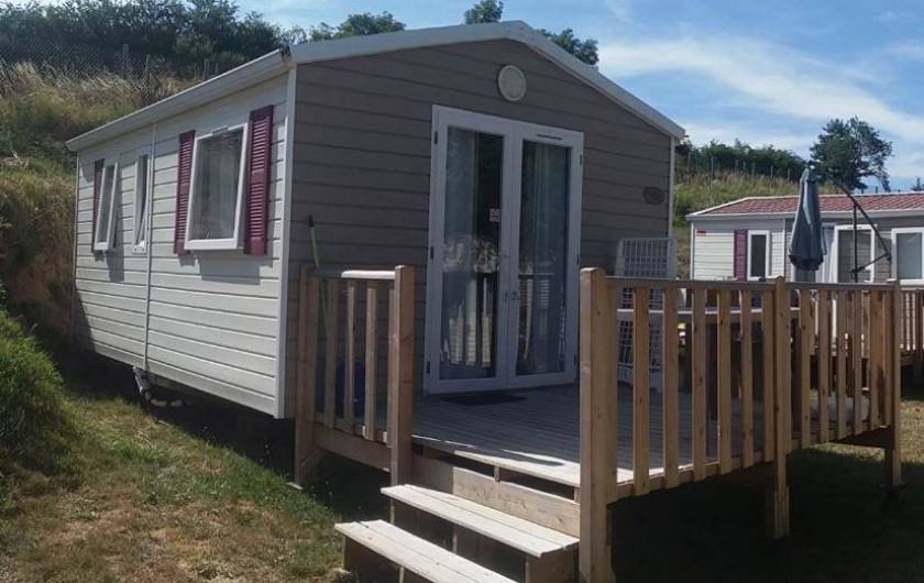 Location de vacances - Camping à Langogne - Location de mobil-home de 1 à 3 chambres, de 2 à 8 personnes