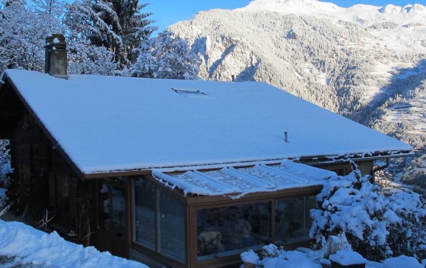 Location de vacances - Chalet à Bruson - maison en hiver