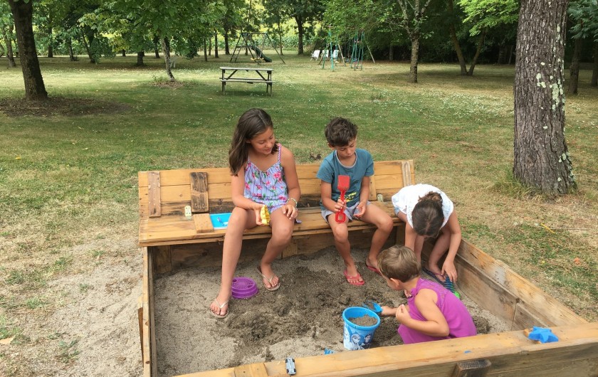 Location de vacances - Gîte à Villeréal - Le bac à sable pour les plus jeunes