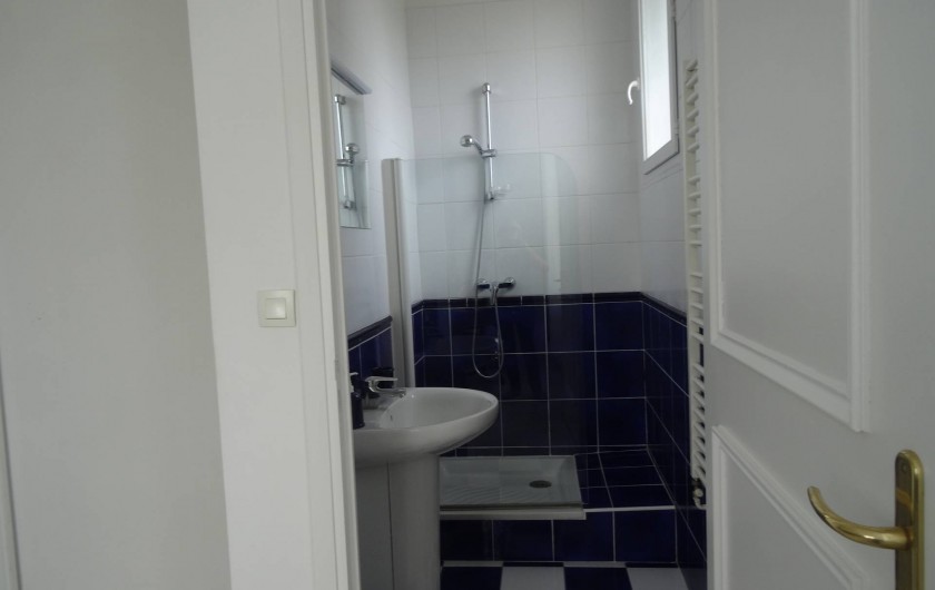 Location de vacances - Villa à Biot - salle de douche attenante à la chambre 2