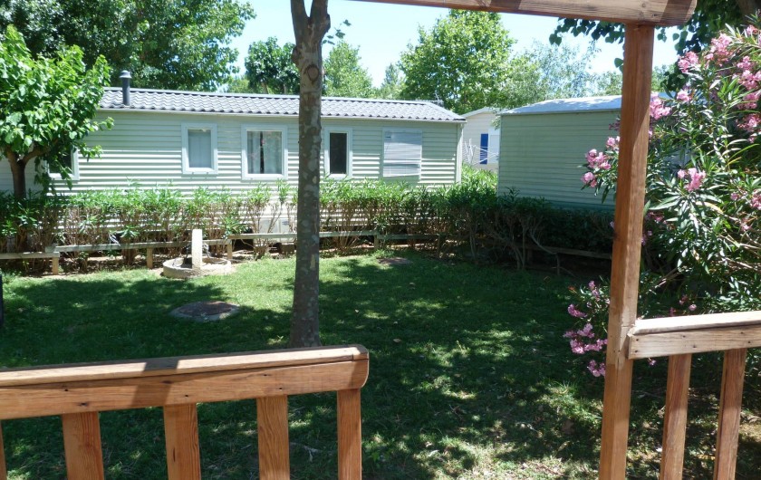 Location de vacances - Bungalow - Mobilhome à Vias - l'emplacement spacieux et ombragé