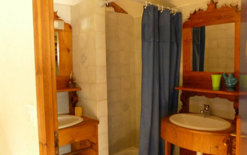 Location de vacances - Gîte à Saint-Agnan-en-Vercors - une des 4 salles de bain