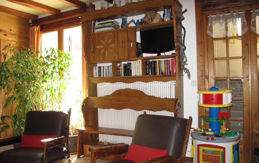 Location de vacances - Gîte à Saint-Agnan-en-Vercors - tv et jeux dans le salon