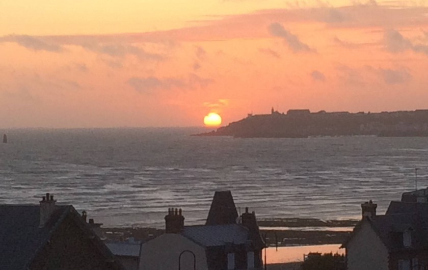 Location de vacances - Appartement à Saint-Pair-sur-Mer - Couché de soleil de la fenêtre de l'appartement