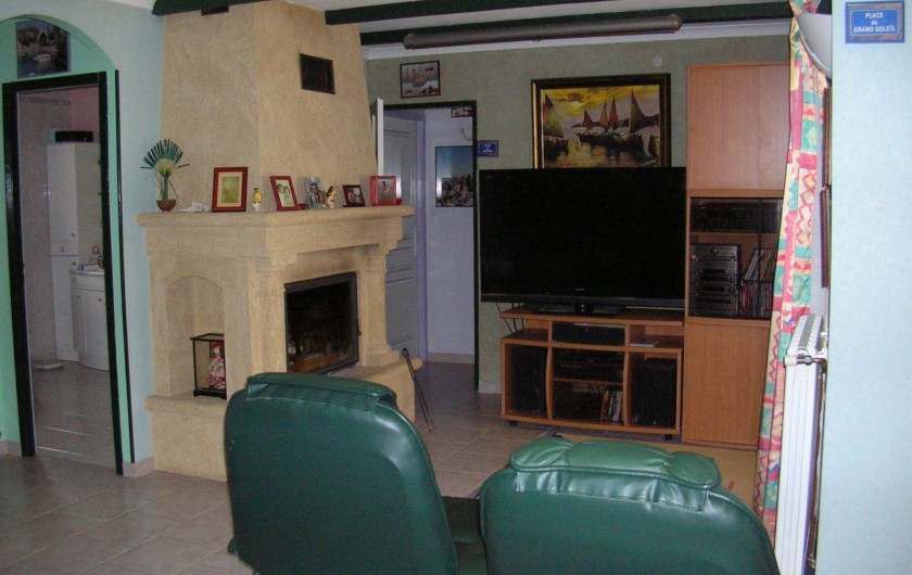 Location de vacances - Villa à Vers-Pont-du-Gard - Coin relax avec télé 136 cm