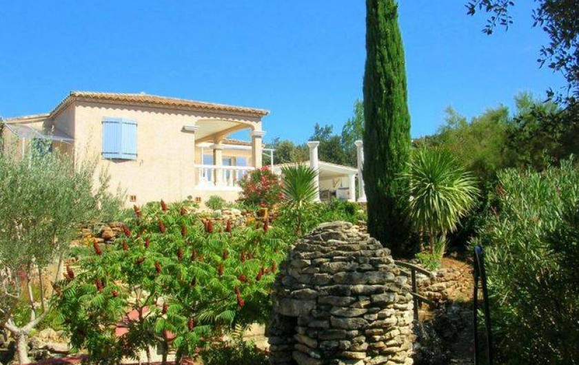 Location de vacances - Villa à Vers-Pont-du-Gard - Au calme mais pas isolée à 800 m du centre village, entièrement clôturé.