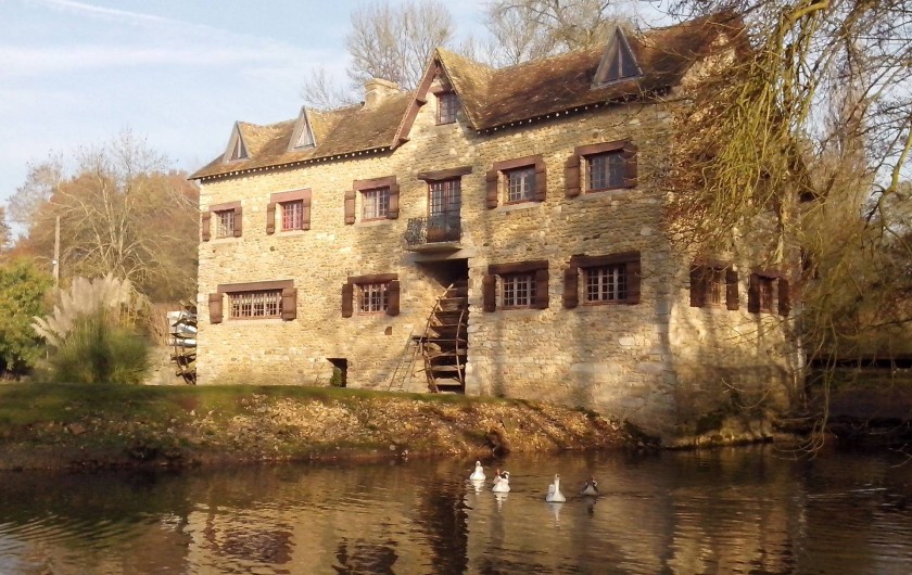 Location de vacances - Maison - Villa à Yvré-l'Évêque - Vue de la façade sud ouest du moulin .