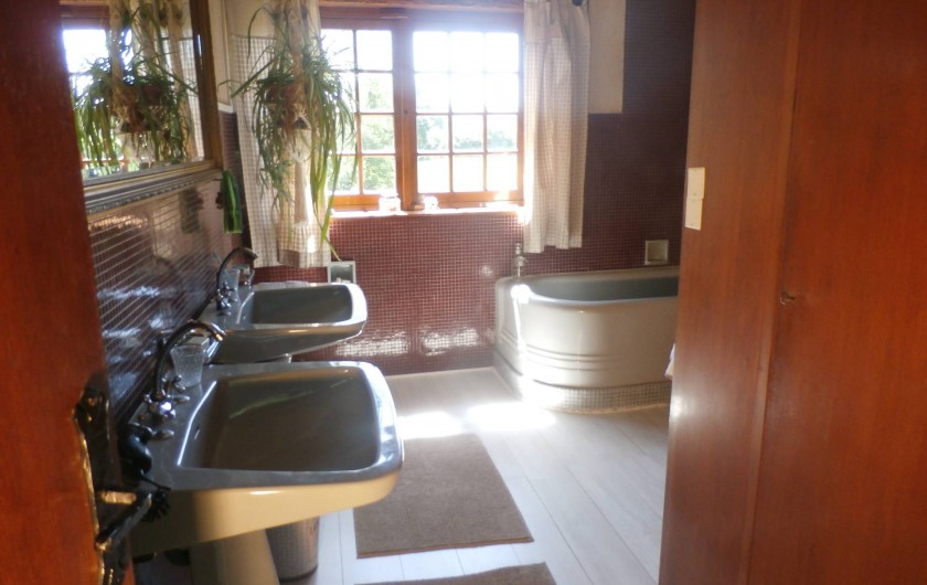 Location de vacances - Maison - Villa à Yvré-l'Évêque - Une grande salle de bain