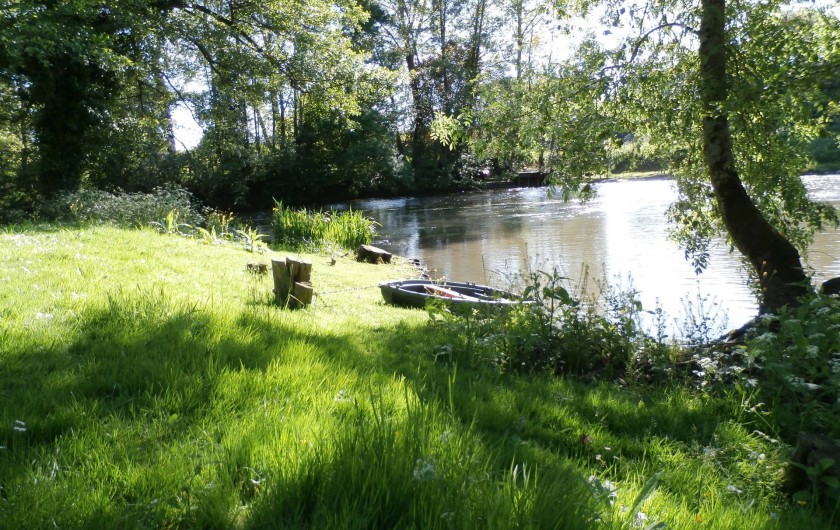 Location de vacances - Maison - Villa à Yvré-l'Évêque - Une des 4 Iles du moulin . Un petit tour en barque sur la rivière ?