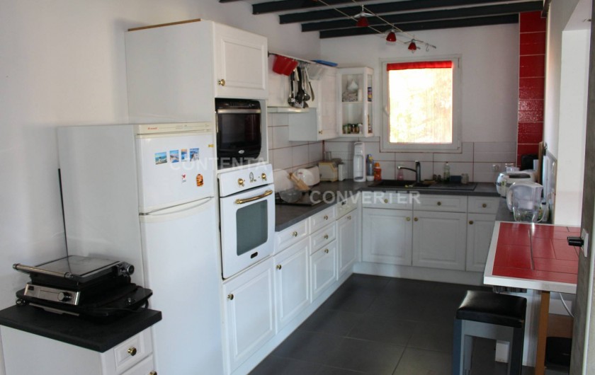 Location de vacances - Villa à Sainte Marie la Mer - cuisie ouverte sur salon