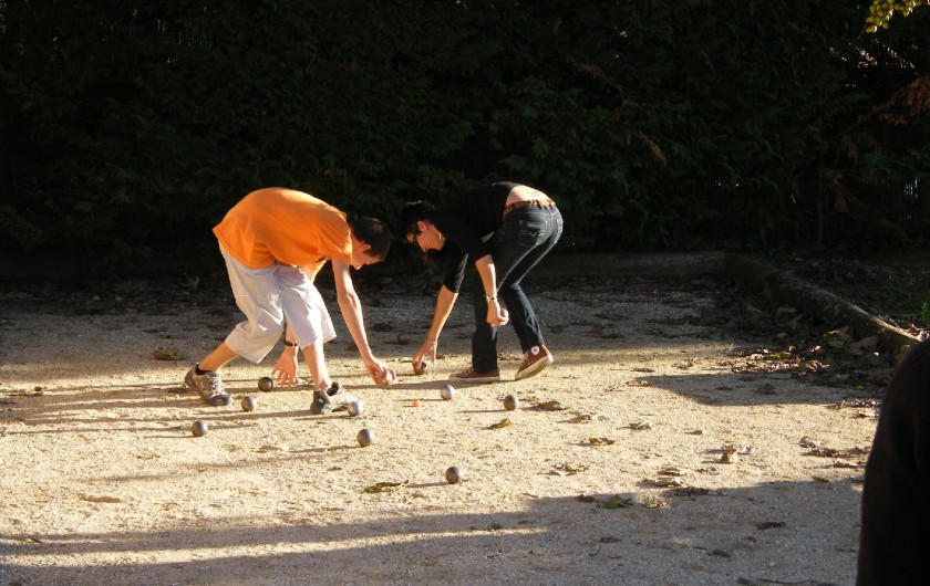Location de vacances - Gîte à Gargas - Pétanque ... sur le terrain de badminton
