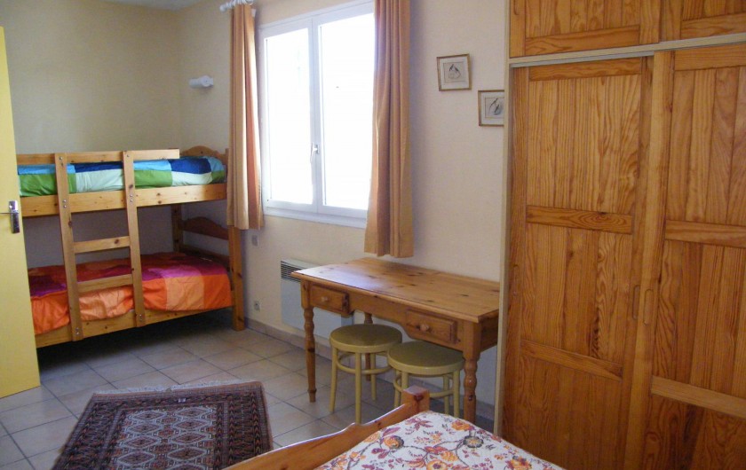 Location de vacances - Gîte à Gargas - Les lits superposés de la chambre