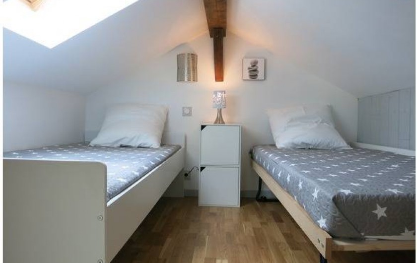 Location de vacances - Gîte à Magescq - la chambre "cabanne" sous le toit idéale pour les jeunes... en 1 ou en 2 lits