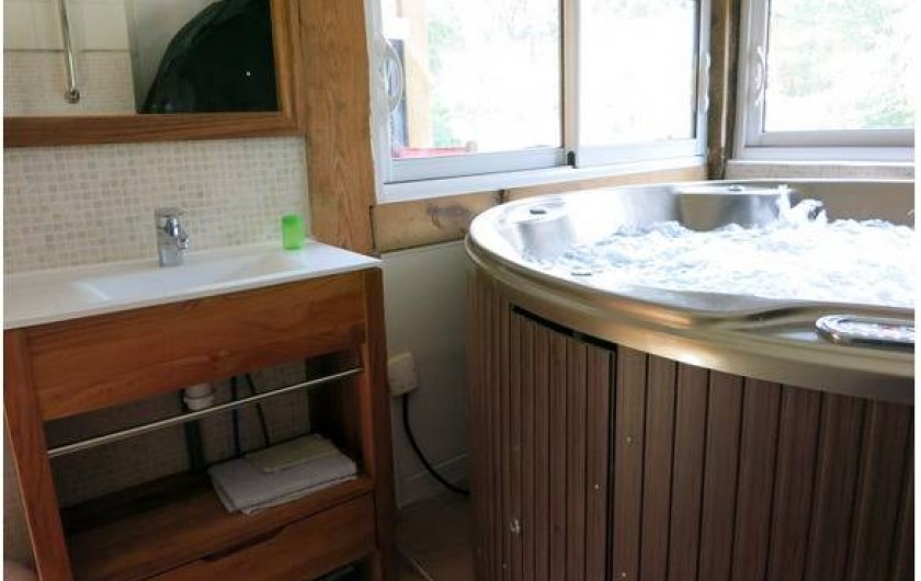 Location de vacances - Gîte à Magescq - la salle d'eau et le jaccuzzi