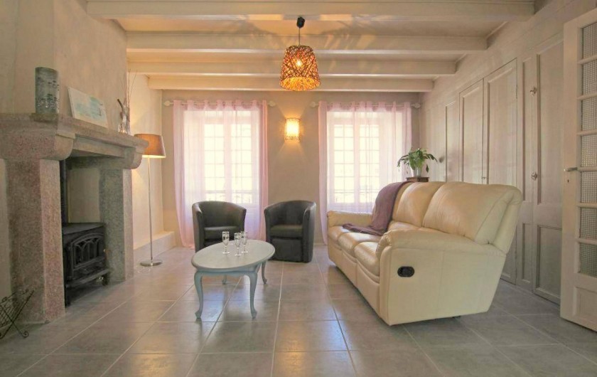 Location de vacances - Maison - Villa à Barfleur - Salon avec cheminée (poêle à bois)
